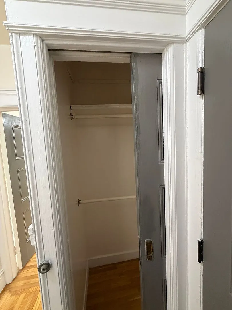 Charming One Bedroom in the Heart of Nob Hill — Photo 4