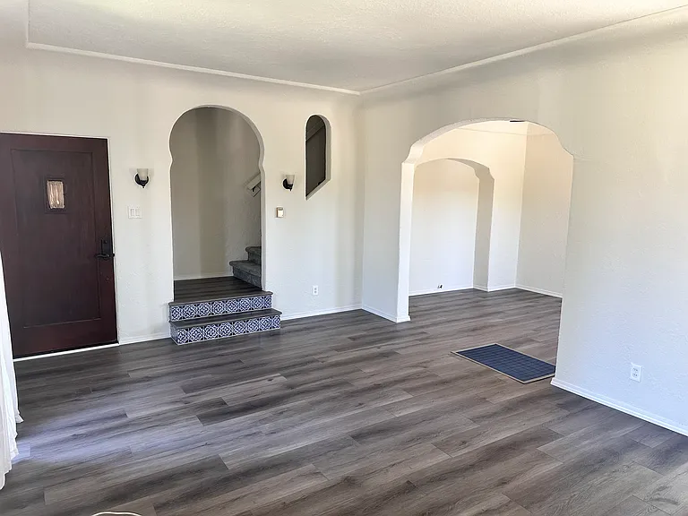 279 Bennett Ave — Photo 6