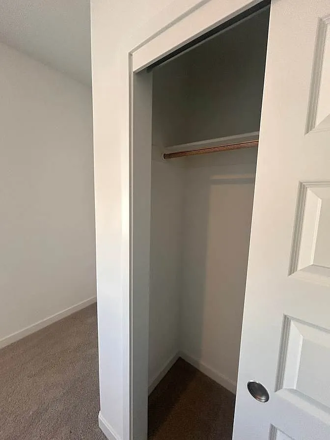 4 bed, 2103 sqft, $1,000 — Photo 2