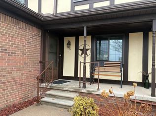 36 Parkplace S, Allen Park, MI 48101