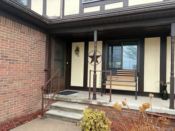 36 Parkplace S, Allen Park, MI 48101