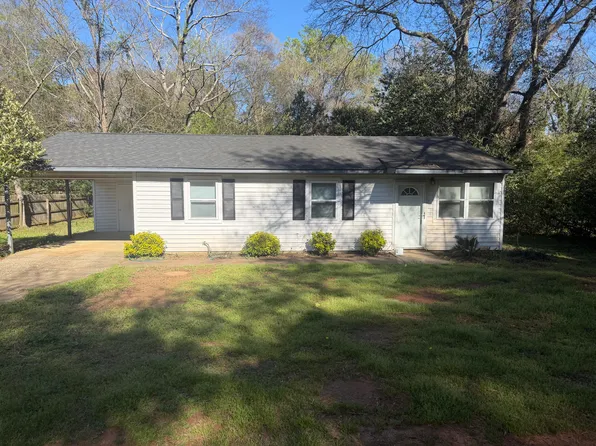 11 Coulter Dr, Wedgefield, SC 29168