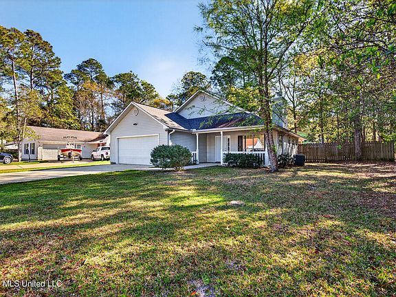 3rd image of 2000 Deer St