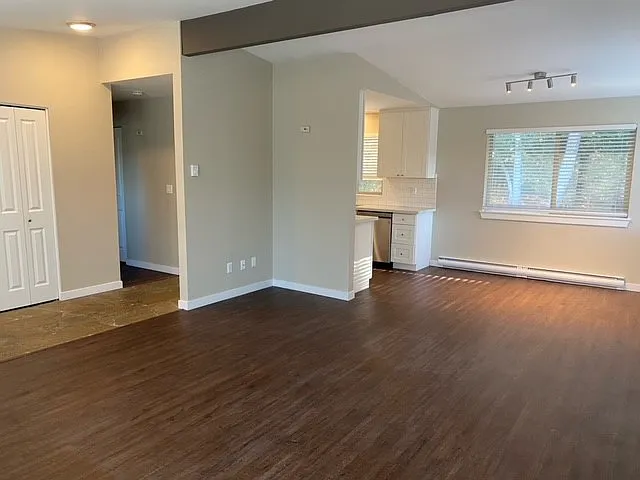 Town Squire Apartments — Photo 21