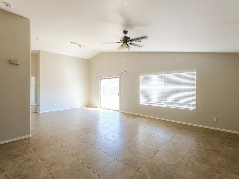 9015 W Roanoke Ave — Photo 5