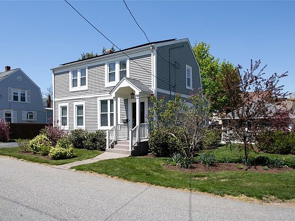 3rd image of 17 Sherman St E