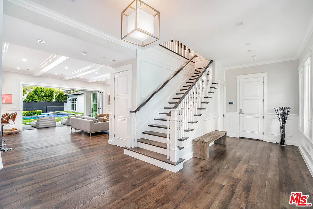 7 bed, 8.0 bath, 6050 sqft, $29,500 — Photo 3