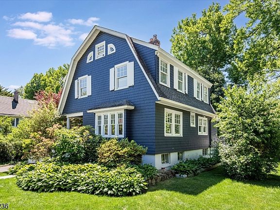 3rd image of 2 Harvard St