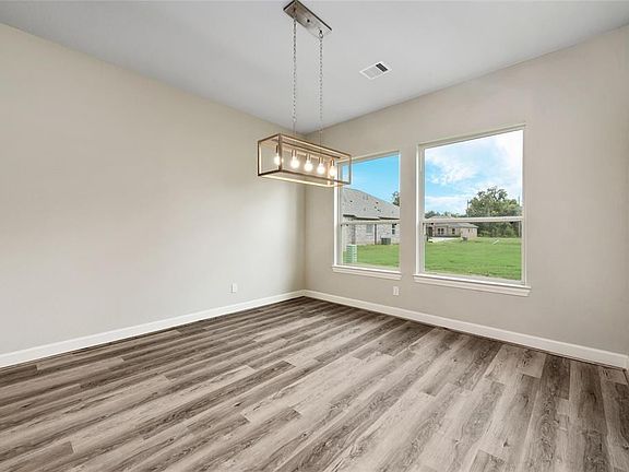 4th image of 33002 Woodlake Dr