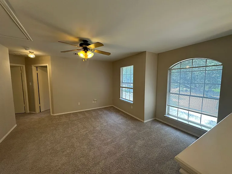 1917 White Oak Cir — Photo 13