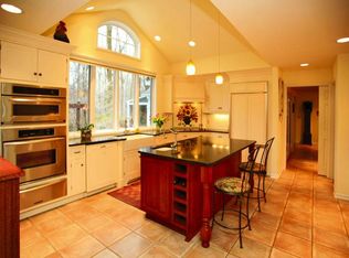 12 Cemetery Rd, Stockton, NJ 08559