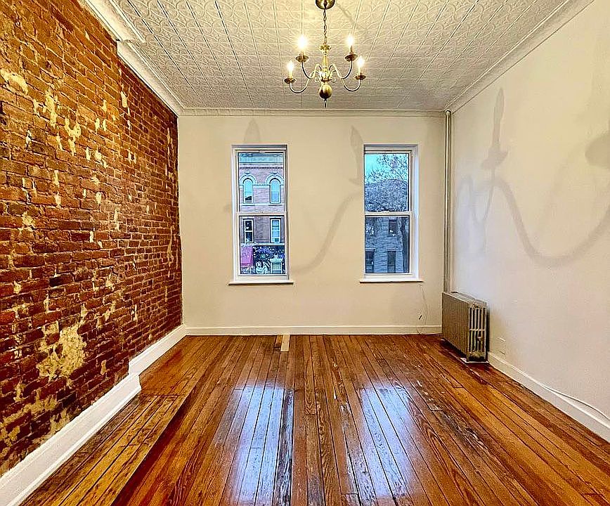 1st image of 254 Irving Ave APT 2r