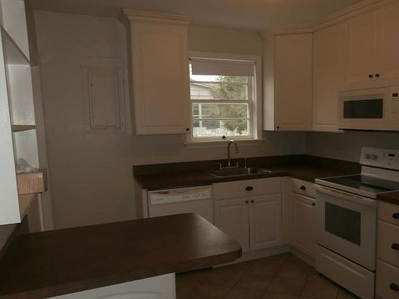 5th image of 8115 Oakwood St