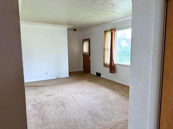 4th image of 125 Jericho Rd