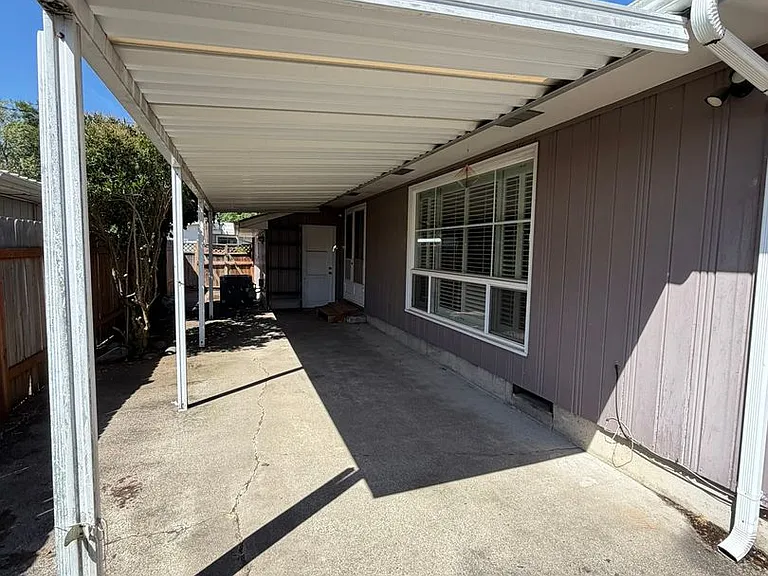 550 Carlson Dr — Photo 40