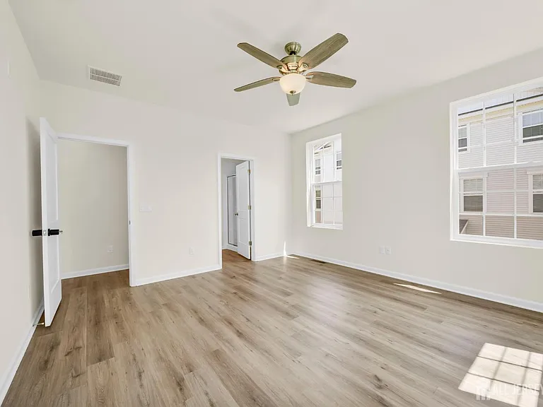 228 Park Ln — Photo 20
