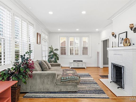 5th image of 448 N Hanley Rd