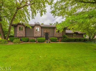 8430 Prairie Trl, Bloomington, IL 61705