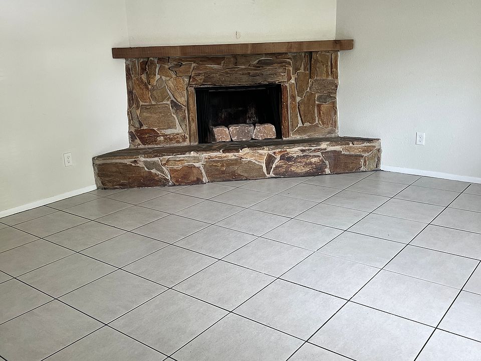 1st image of 3344 Barnsdale Dr APT A