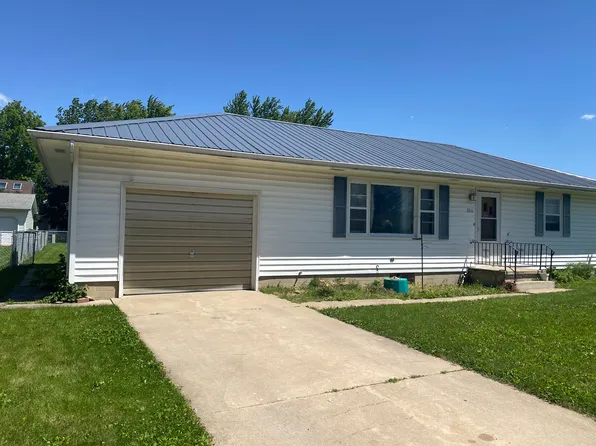 206 E 12th St, Sumner, IA 50674