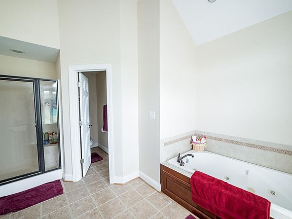4th image of 1038 Sandbury Ct