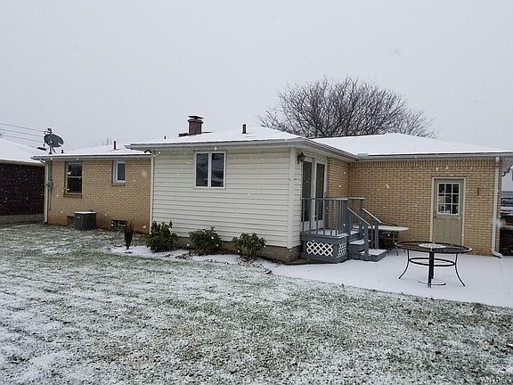 3rd image of 34 Betty Lou Ln