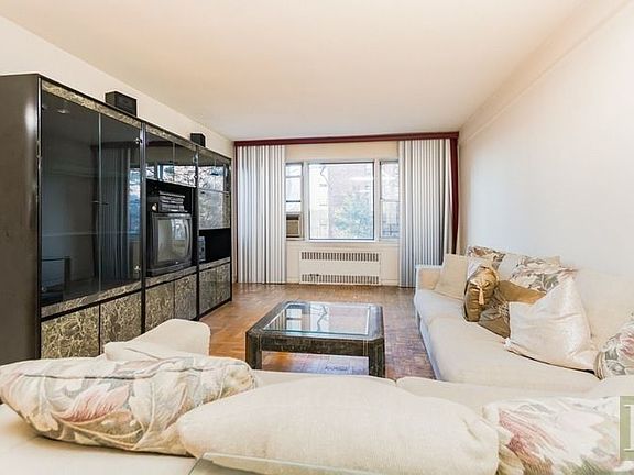 2nd image of 3750 Hudson Manor Ter APT 1AW