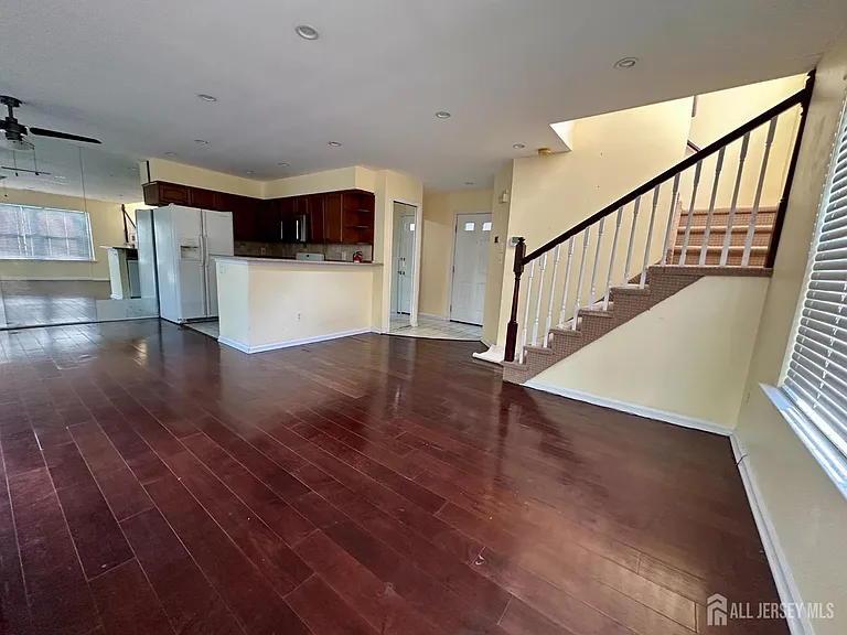 435 Meade Ct — Photo 6