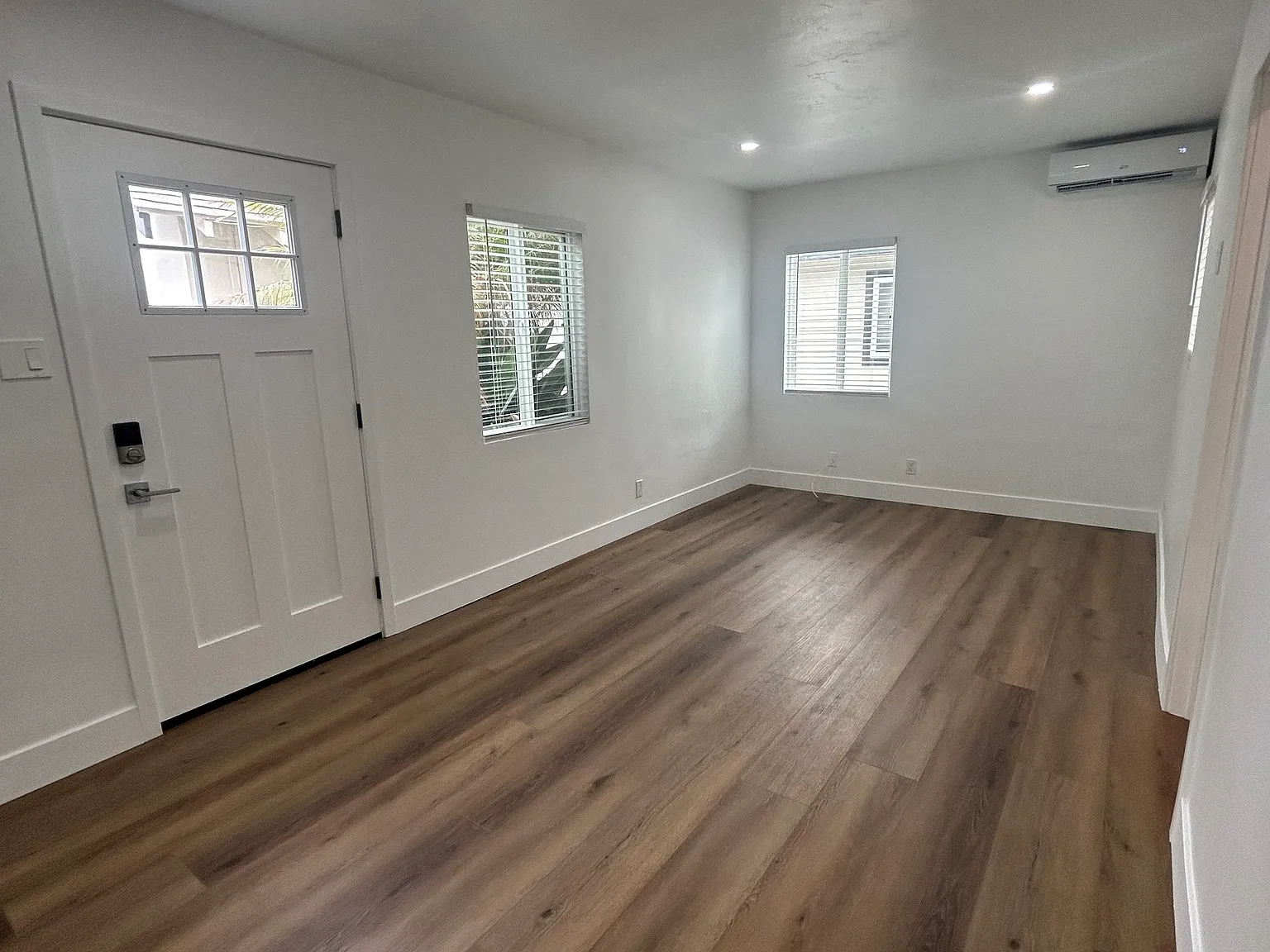 Studio, 500 sqft, $3,100 — Photo 4