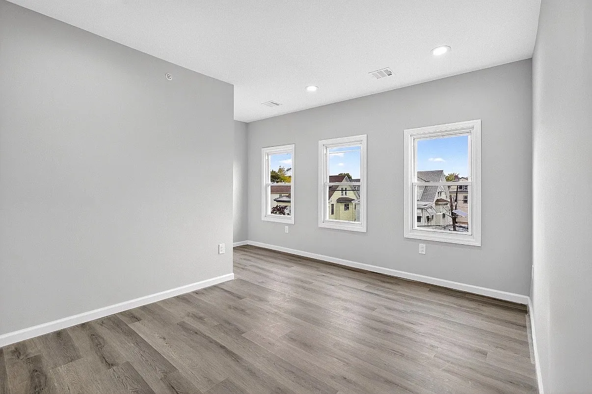 3 bed, $2,700 — Photo 2