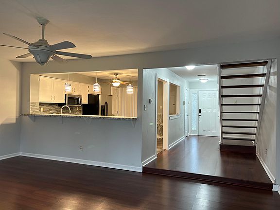 3rd image of 203 Bridgewater Dr