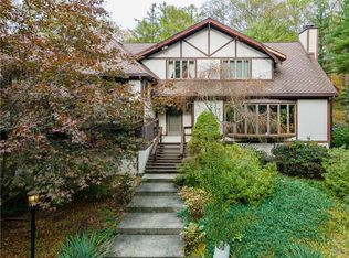 295 Drake Rd, Pleasant Valley, NY 12569