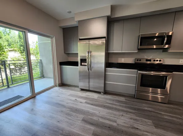 7040 N Woodman Ave #105, Van Nuys, CA 91405