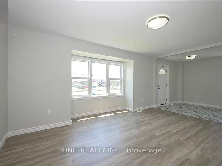 1224 Oxford St E — Photo 19