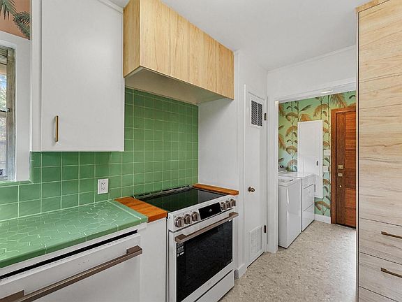 5th image of 2052 Addison Rd