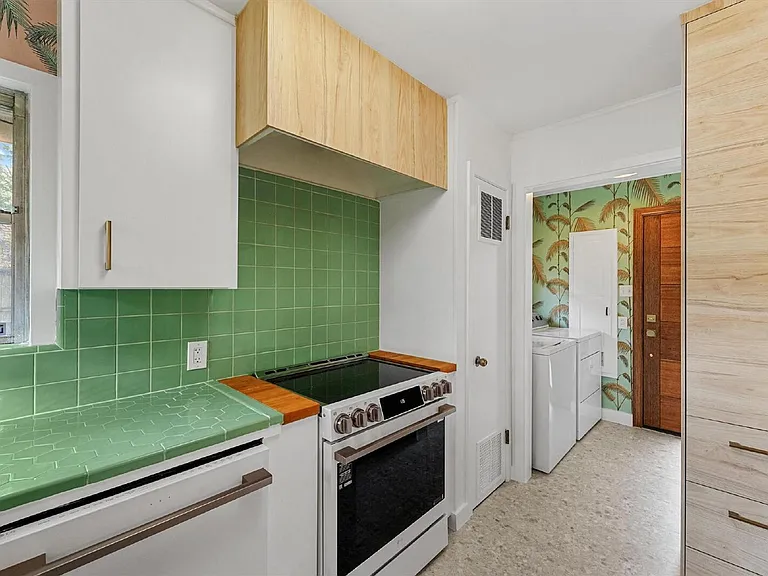 2052 Addison Rd — Photo 5