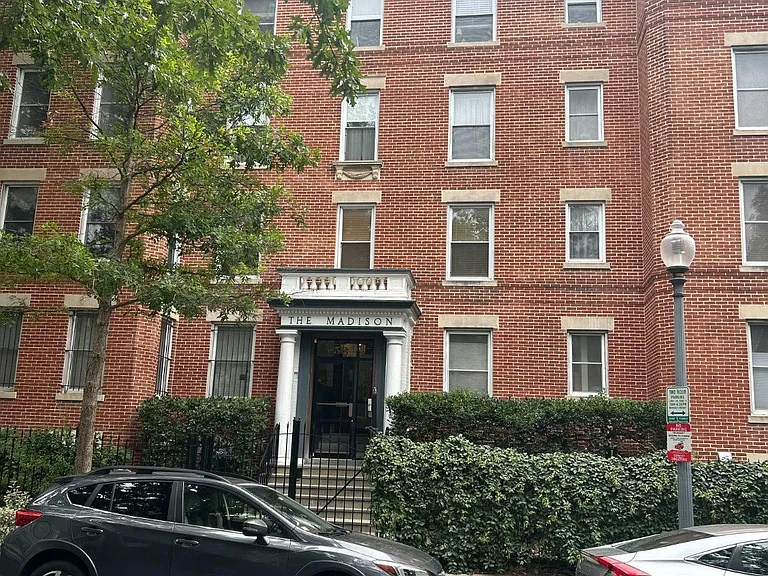 52 Quincy Pl NW #402 — Photo 2