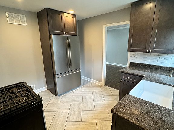 5th image of 2208 123rd St #1
