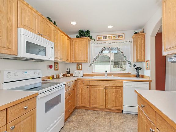 5th image of 6405 78th Pl NE