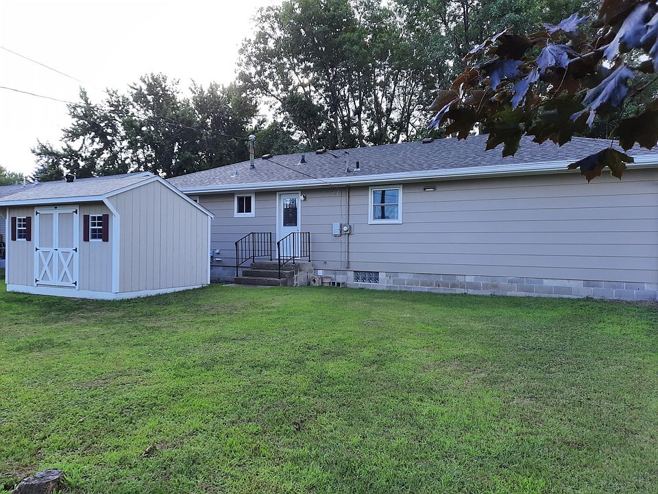2nd image of 813 Simon Ave