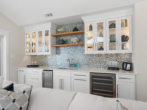 3rd image of 7104 Pleasure Ave N #Sea