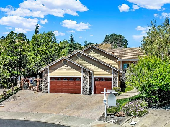 2nd image of 512 Baywood Court