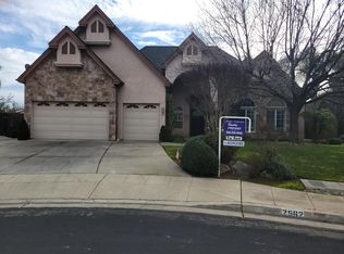 2562 Swift Ave, Clovis, CA 93611