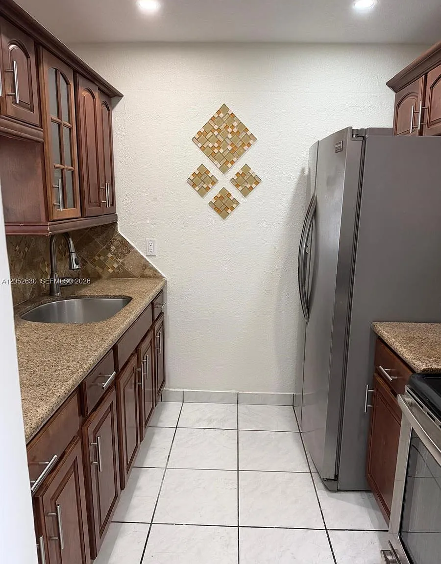 Laguna Club East Condo — Photo 2