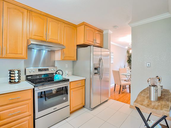 4th image of 1610 Seacreek Way
