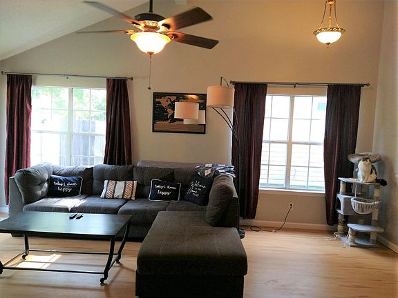 3rd image of 3048 Yorktown Cir
