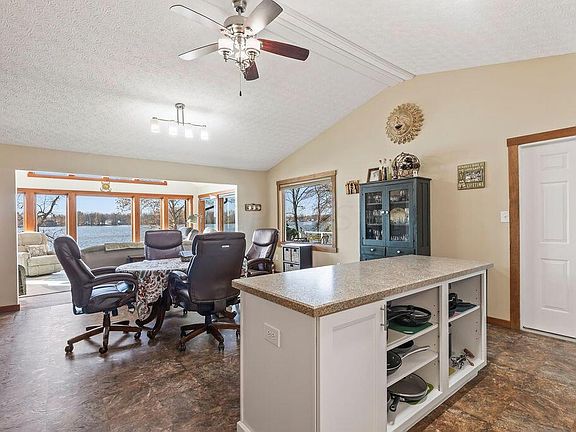5th image of 30 Lake Dr SE