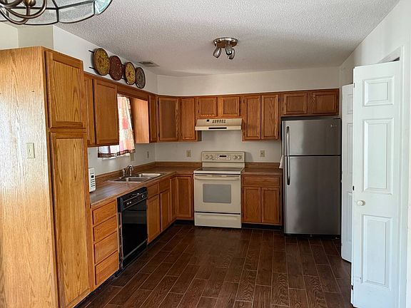 4th image of 349 Robin Hood Cir