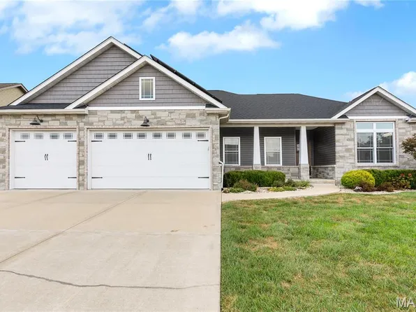 1844 Crimson Oak Dr, Maryville, IL 62062