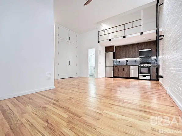 123 Bank Street image 1 of 7